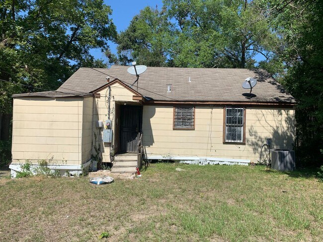 Building Photo - 1447 Alma St