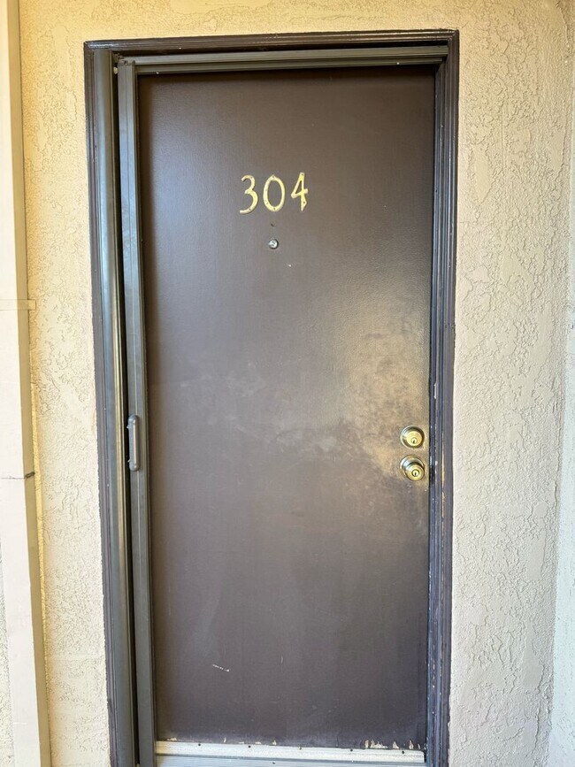 Building Photo - 1061 Park Ave