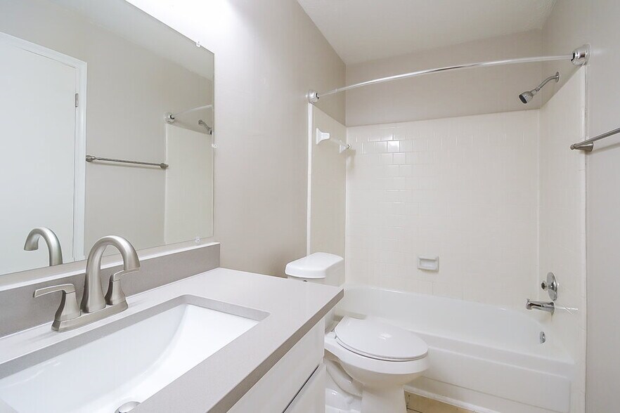 Building Photo - 8514 Southmeadow Dr