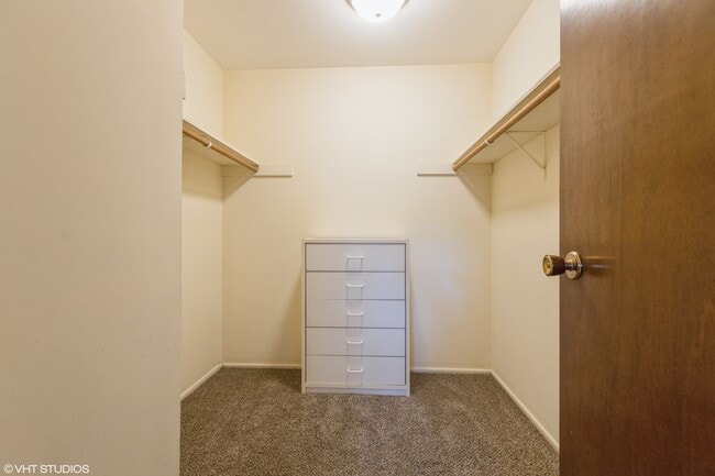 Building Photo - 720 Maple Ave