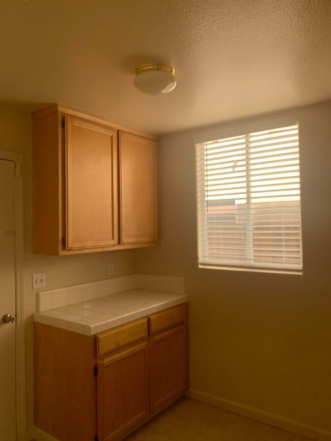 Building Photo - House For Rent