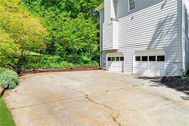 Building Photo - 608 Adam Cir
