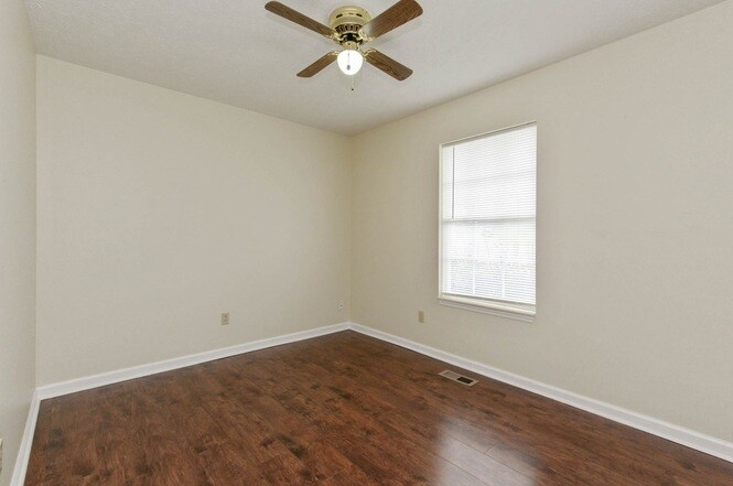 2nd bedroom - 1613 Cedar Tree Ln