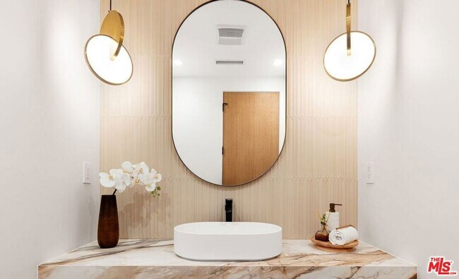 Building Photo - 2565 Patricia Ave