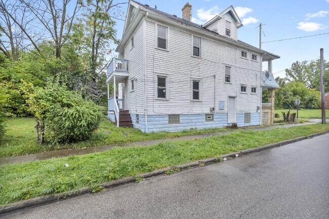 Building Photo - Newly renovated 4 bedroom HALF OFF MAY RENT