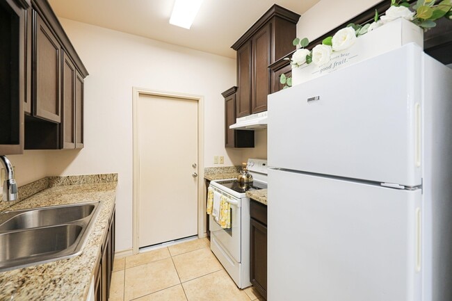 Building Photo - 10510 Sandia Dr