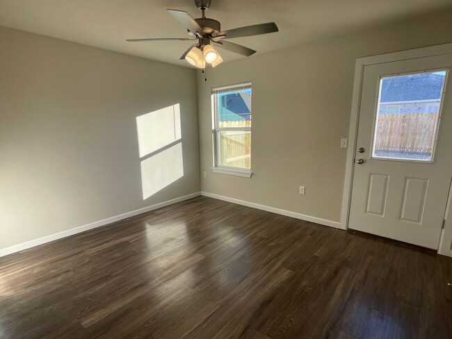 Building Photo - 3 bed, 2 bath Duplex in Wagoner