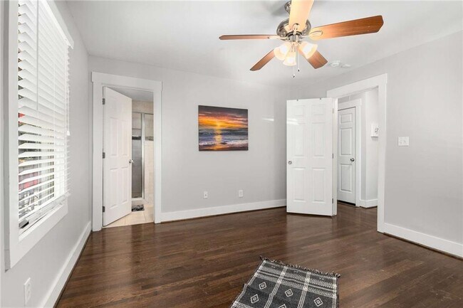 Building Photo - 2046 Settle Cir SE