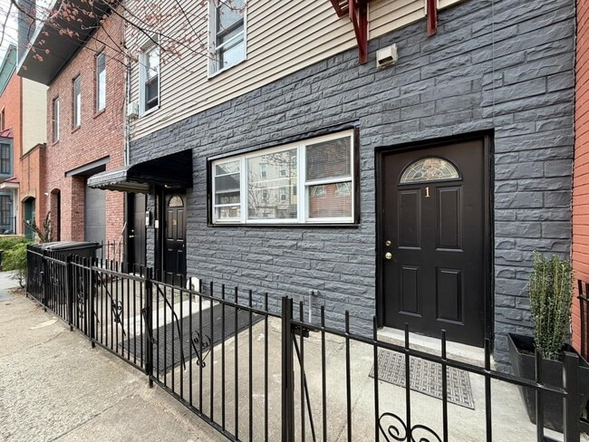 Building Photo - 311 5th St