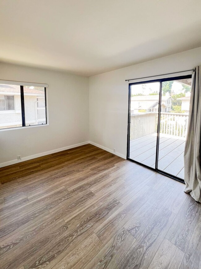 Building Photo - Beautifully Updated 3 Bedroom, 2.5 Bath To...