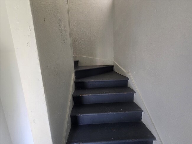 Building Photo - 1133 5th Ave N