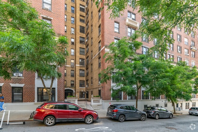 Building Photo - 425 Riverside Dr