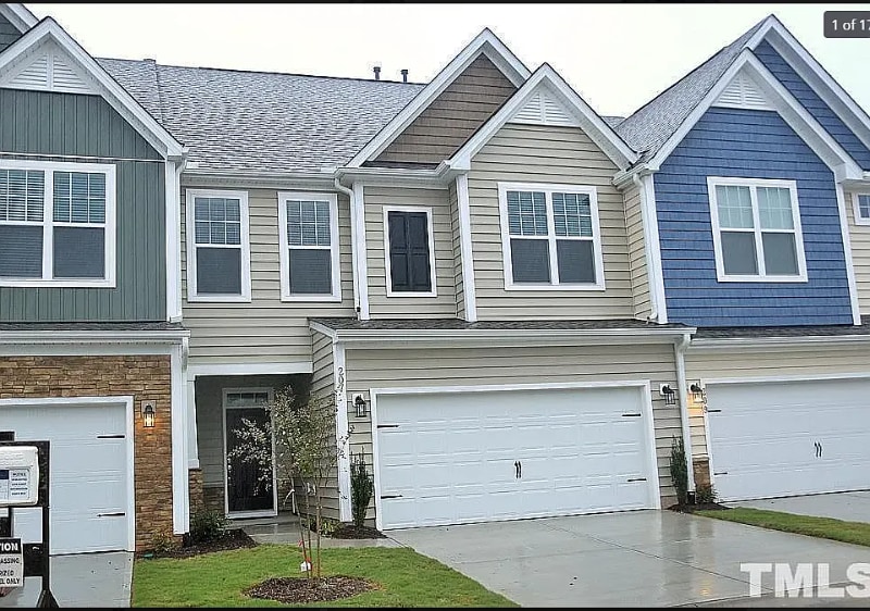 Primary Photo - 207 Acorn Hollow Pl