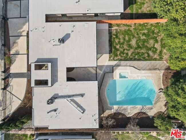 Building Photo - 6236 Sale Ave