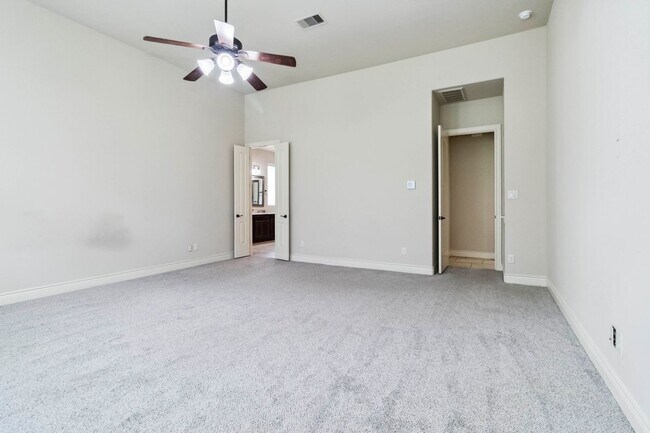 Building Photo - 944 Wilderness Oaks