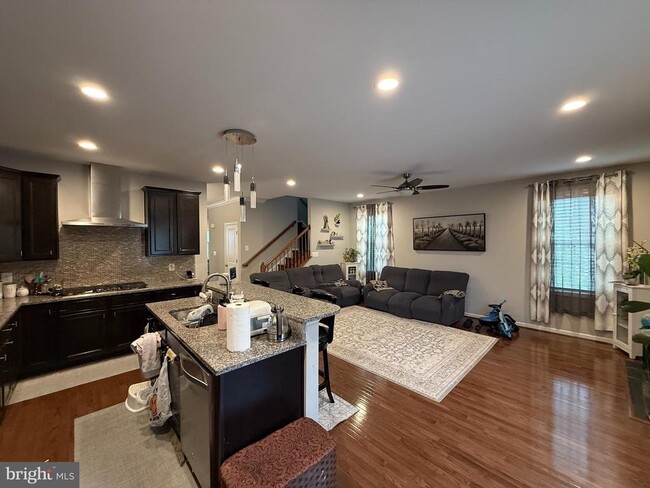 Building Photo - 42218 Castle Ridge Square