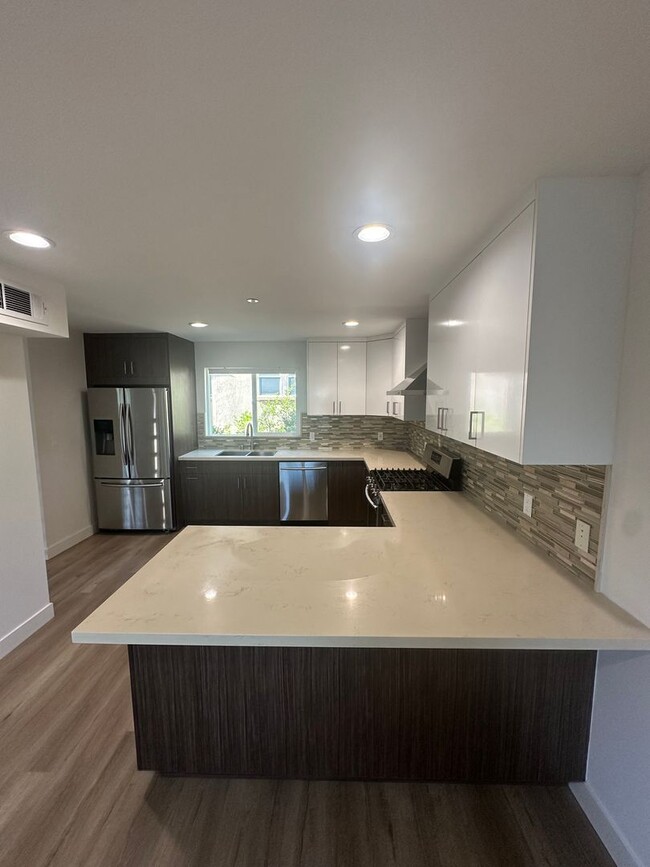 Building Photo - Spacious & Modern Tri-Level Townhome | 3 Bed, 2.5 Bath with Private Balcony