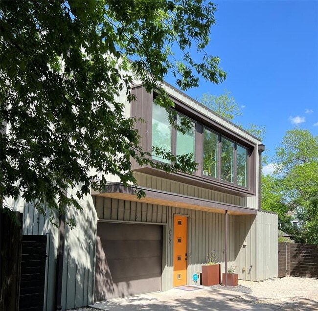Building Photo - 2509 Hidalgo St