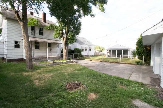 Building Photo - 2151 W Sylvania Ave