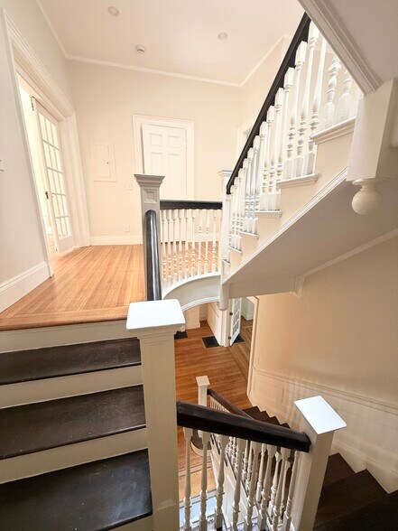 Building Photo - 1726 Beacon St