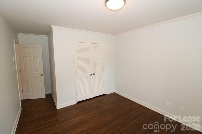 Building Photo - 5410 Londonderry Rd