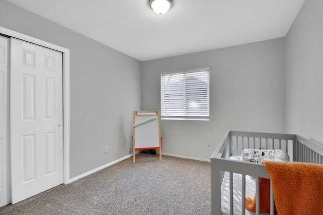 Building Photo - 2205 Meadowlark Ln