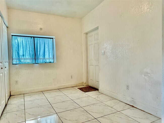 Building Photo - 1284 NW 39th St