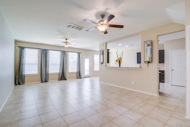 Building Photo - 6879 Dogwood Cliff Ln