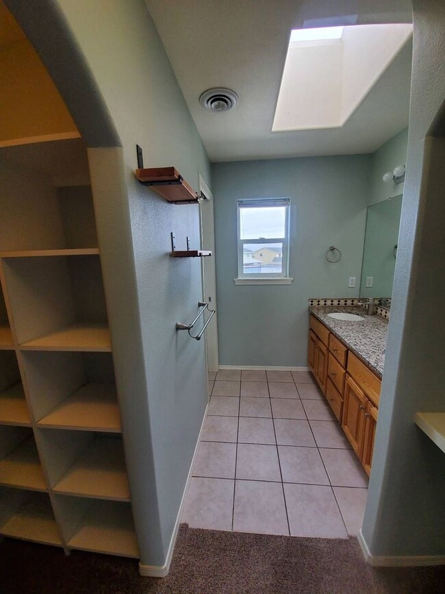 Building Photo - Beautiful 4 Bedroom Home