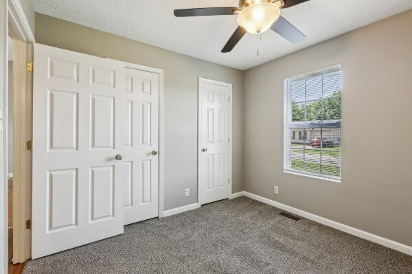 Building Photo - 157 Oak Tree Dr