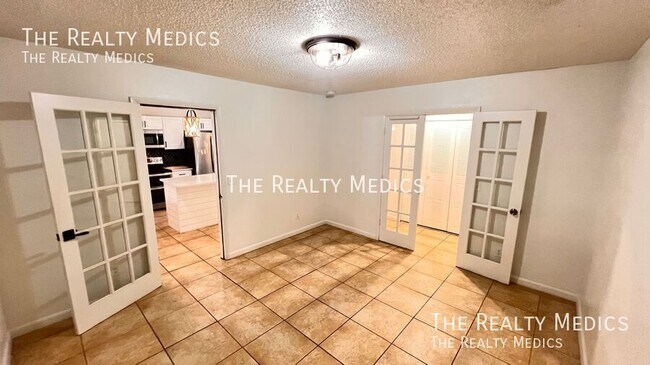 Building Photo - 1009 Alfred Dr