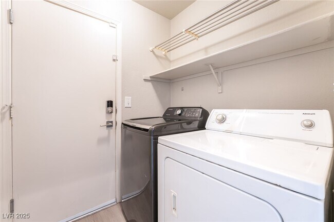 Building Photo - 1512 Iron Springs Dr