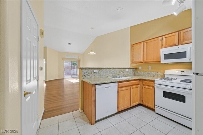Building Photo - 137 Tapatio St