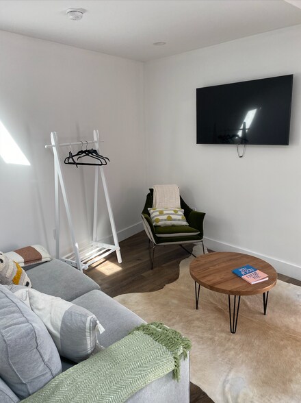 Building Photo - 1019 S Sierra Bonita Ave