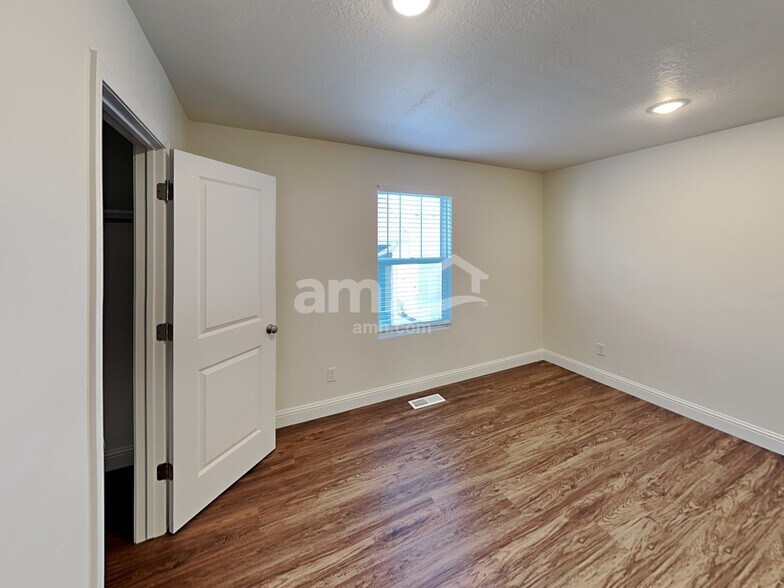 Building Photo - 11122 S Seagrass Dr