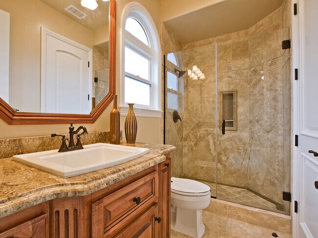 Building Photo - Spacious 3,224 Square Foot Townhouse!