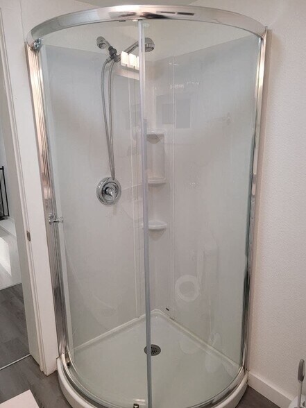 Building Photo - 1528 E Orman Ave