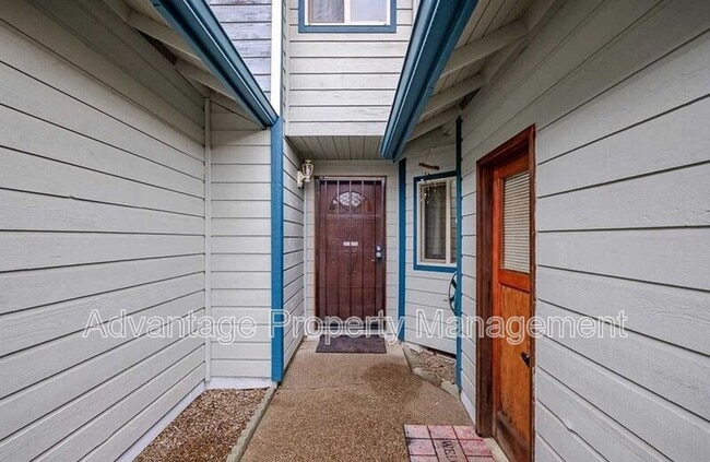 Building Photo - 149 NE Powderhorn Dr