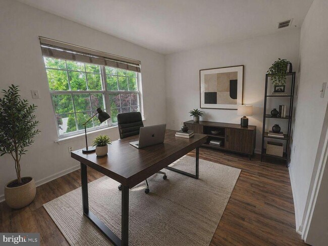 Building Photo - 138 Persimmon St