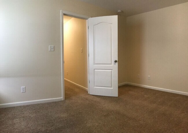 Building Photo - Regal Home on Regatta Way!