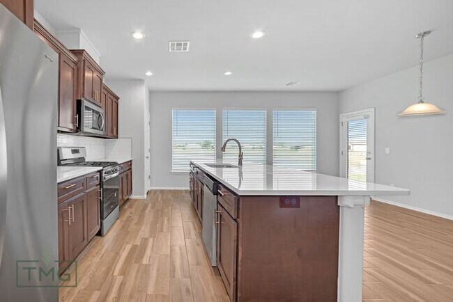 Building Photo - Lawn Care Included! 4/2.5/2 Owasso!