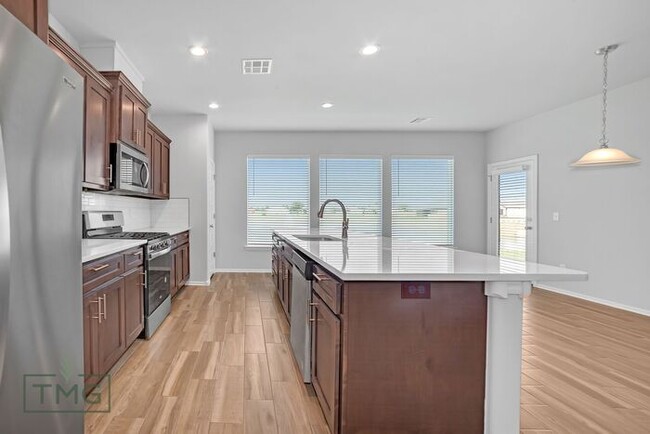 Building Photo - New Listing! Enclave at Parker Village!