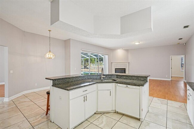 Building Photo - 918 Academy Dr