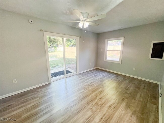 Building Photo - 2290 Suncrest Dr