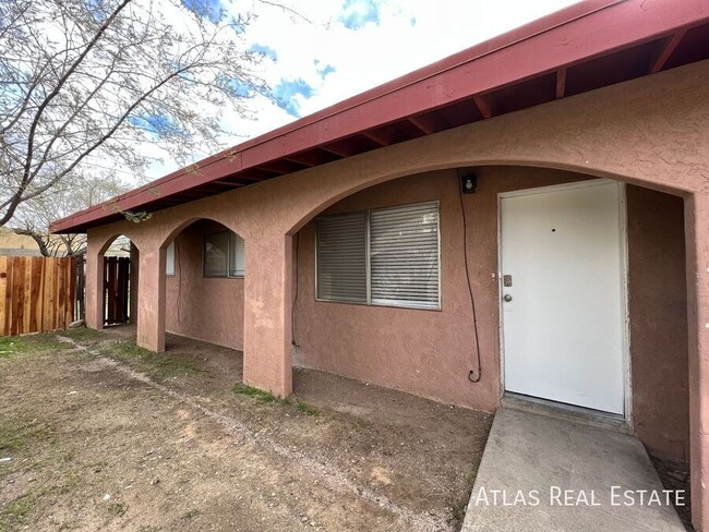 Building Photo - 4140 N Fremont Ave