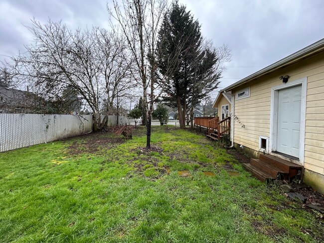 Building Photo - Just Renovated 3 Bed, 2 Bath Home in Sheridan