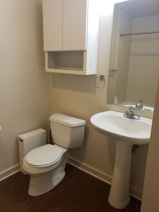 Interior Photo - Orliss Apartment (Garden Court)