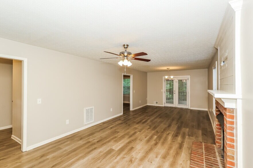 Building Photo - 15 Valley Brook Dr