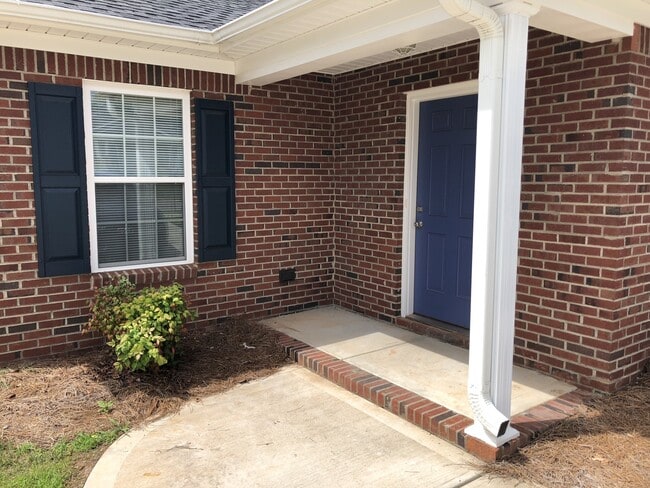 Building Photo - Available to show! **MOVE-IN Special $250 off the 1st full month's rent.**