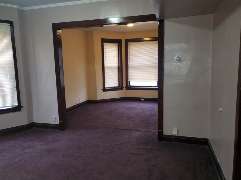 Building Photo - 11921 S Lowe Ave